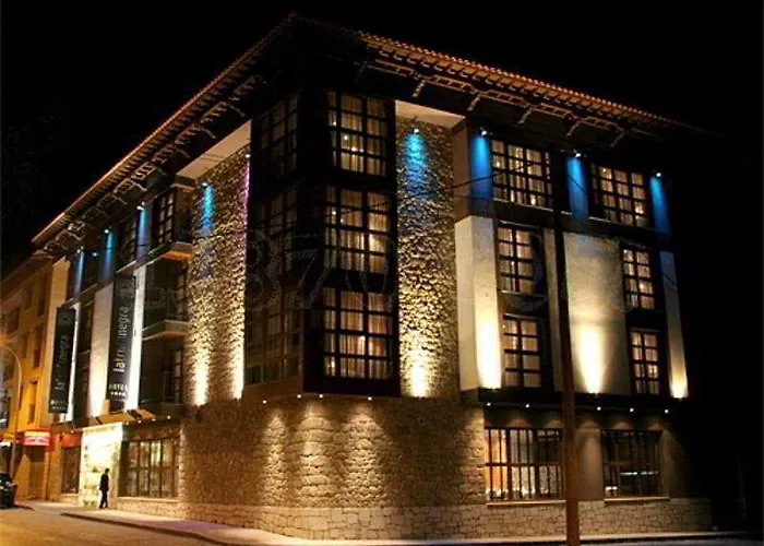 La Trufa Negra 4* Mora de Rubielos